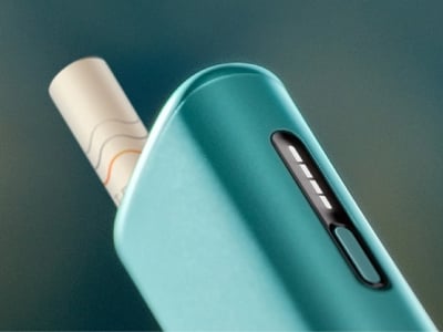 Lights detail of blue IQOS ILUMA i ONE device